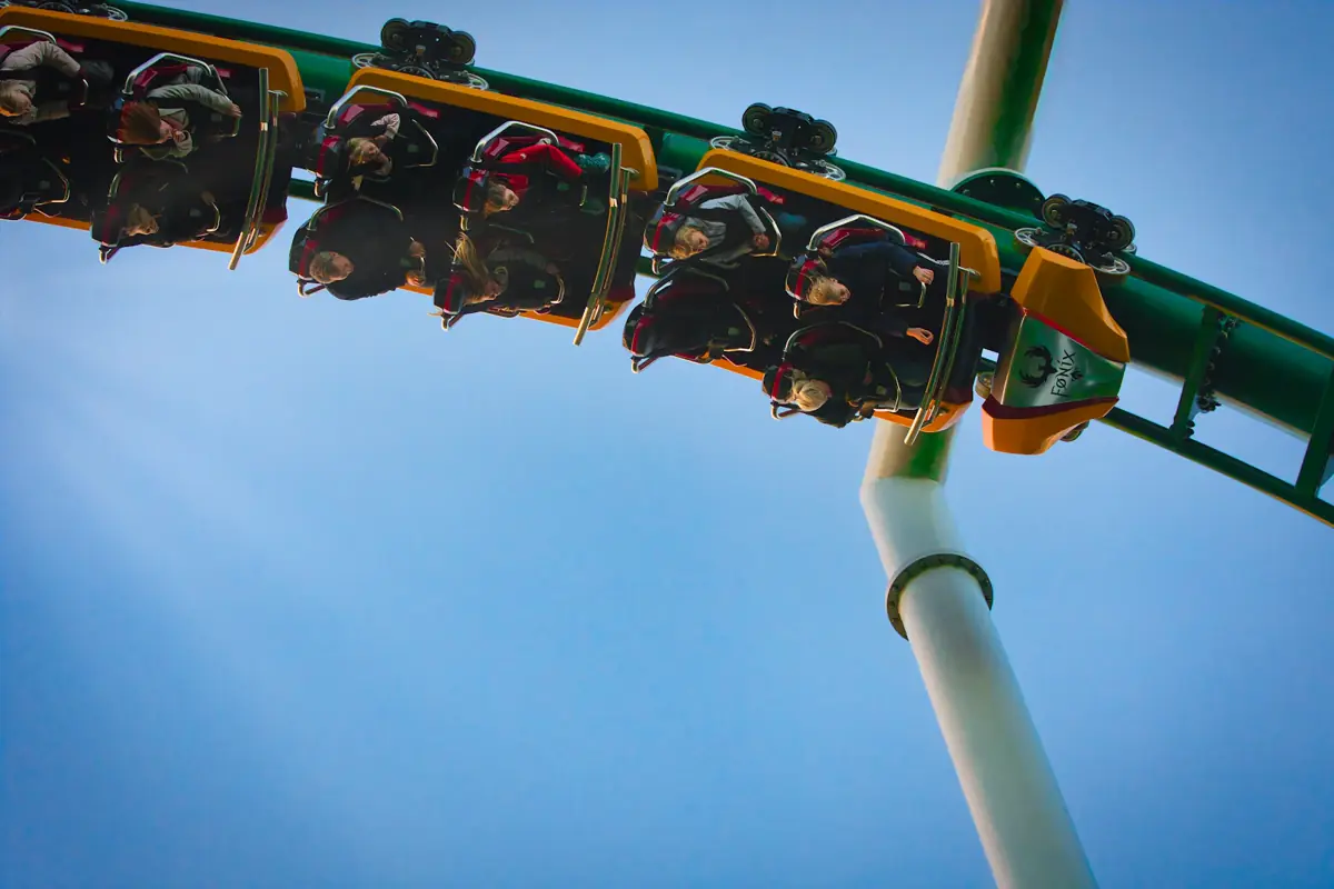 Rattlesnake Ridge: Floorless, legs dangling, five inversions